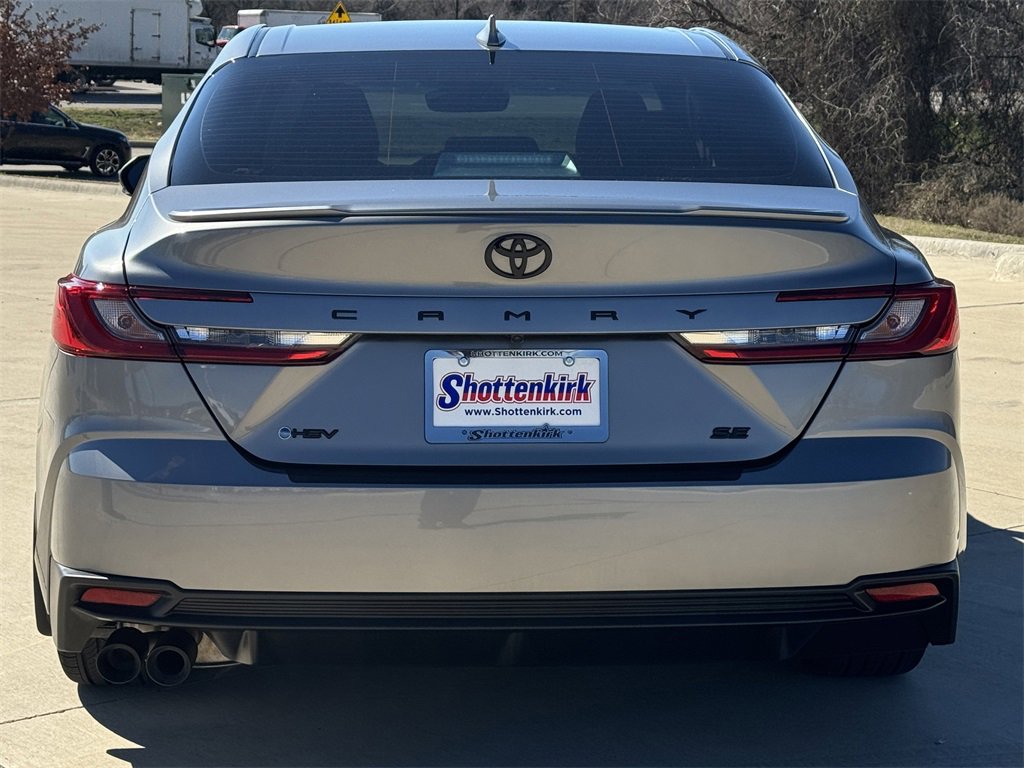 Used 2025 Toyota Camry SE w/ Convenience Package image 5