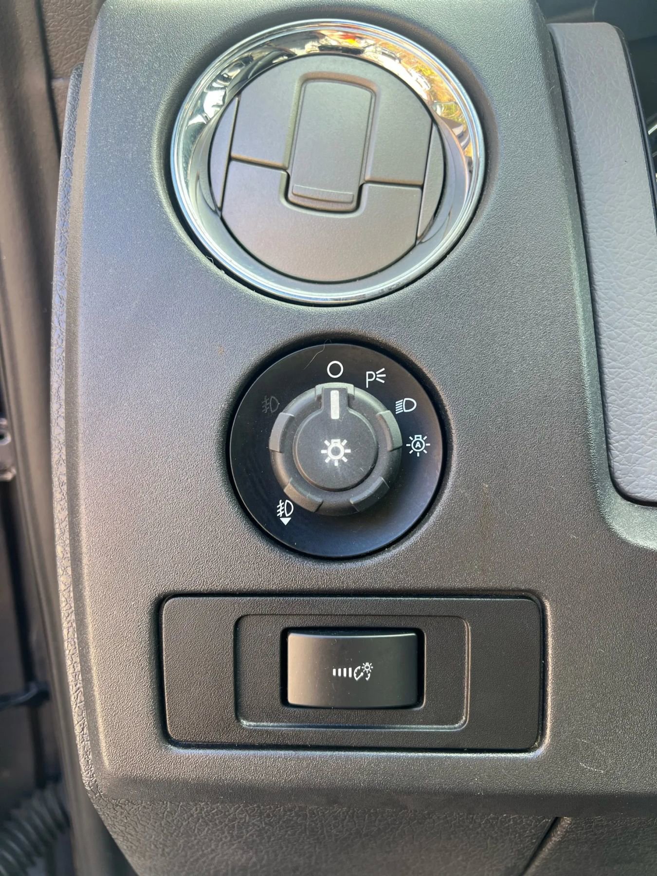 Used 2013 Ford F150 XLT w/ Luxury Equipment Group image 19