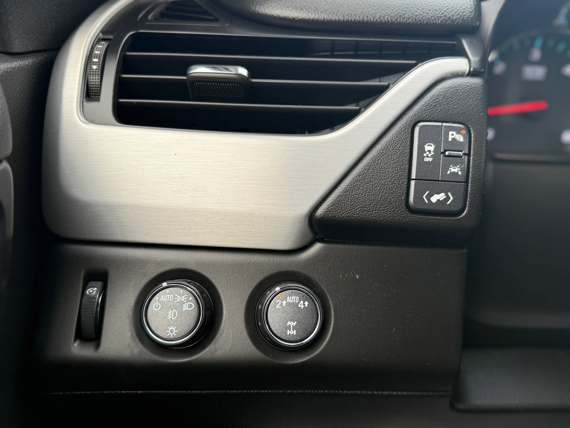 Used 2018 GMC Yukon XL SLT w/ Open Road Package image 30