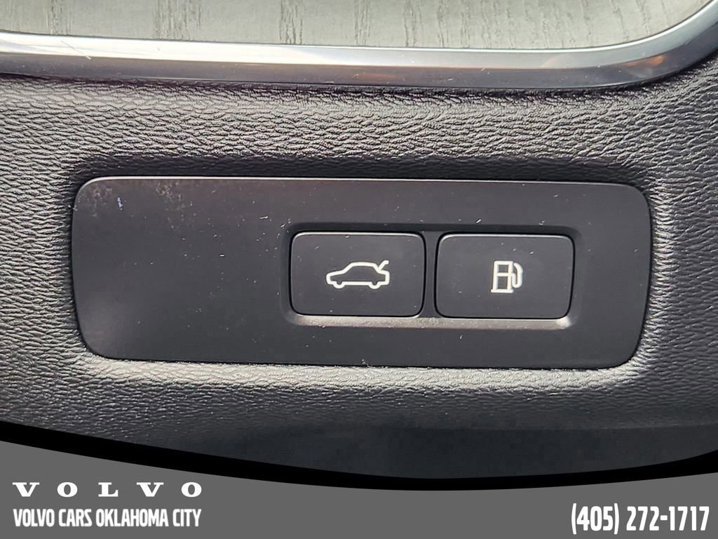 Certified 2025 Volvo XC60 T8 Plus w/ Protection Package Premier image 21