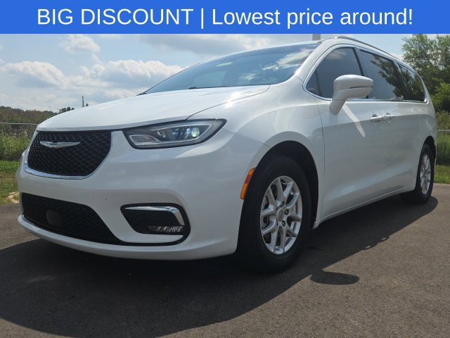 Used 2022 Chrysler Pacifica Touring-L FWD image 2