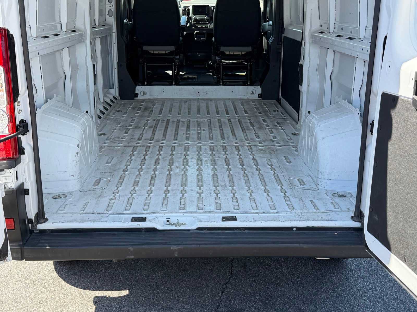 Used 2025 RAM ProMaster 2500 w/ Convenience Group FWD image 31