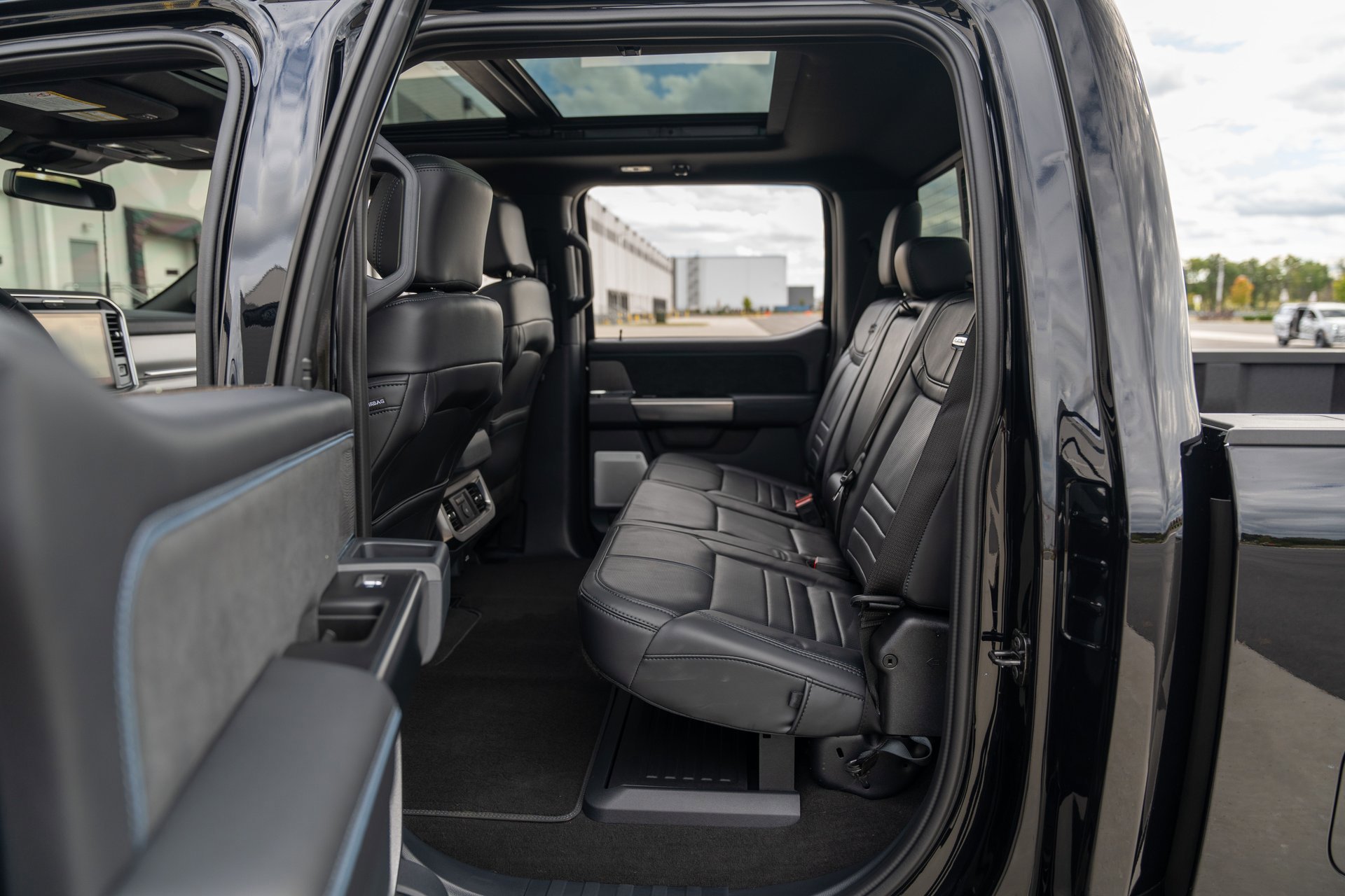 Used 2025 Ford F450 Platinum image 32