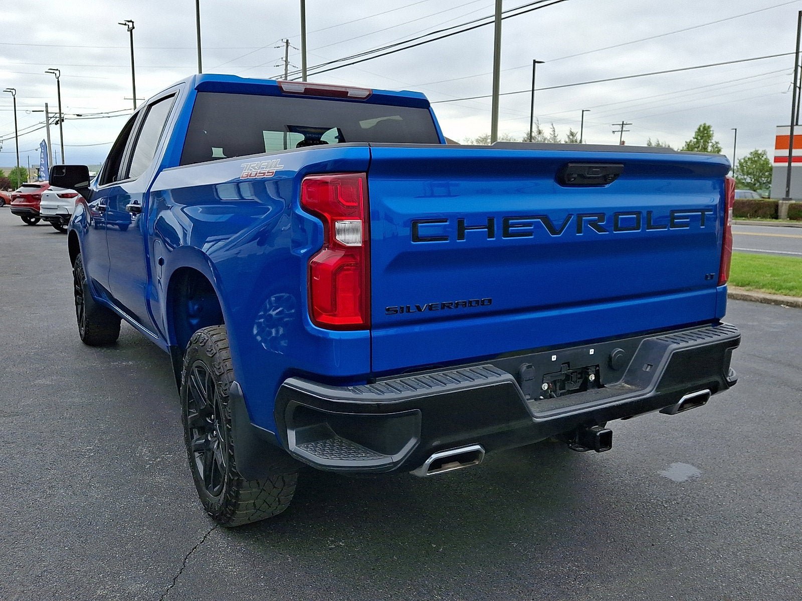 Used 2023 Chevrolet Silverado 1500 LT Trail Boss w/ LPO, Dark Essentials Package AWD/4WD image 4