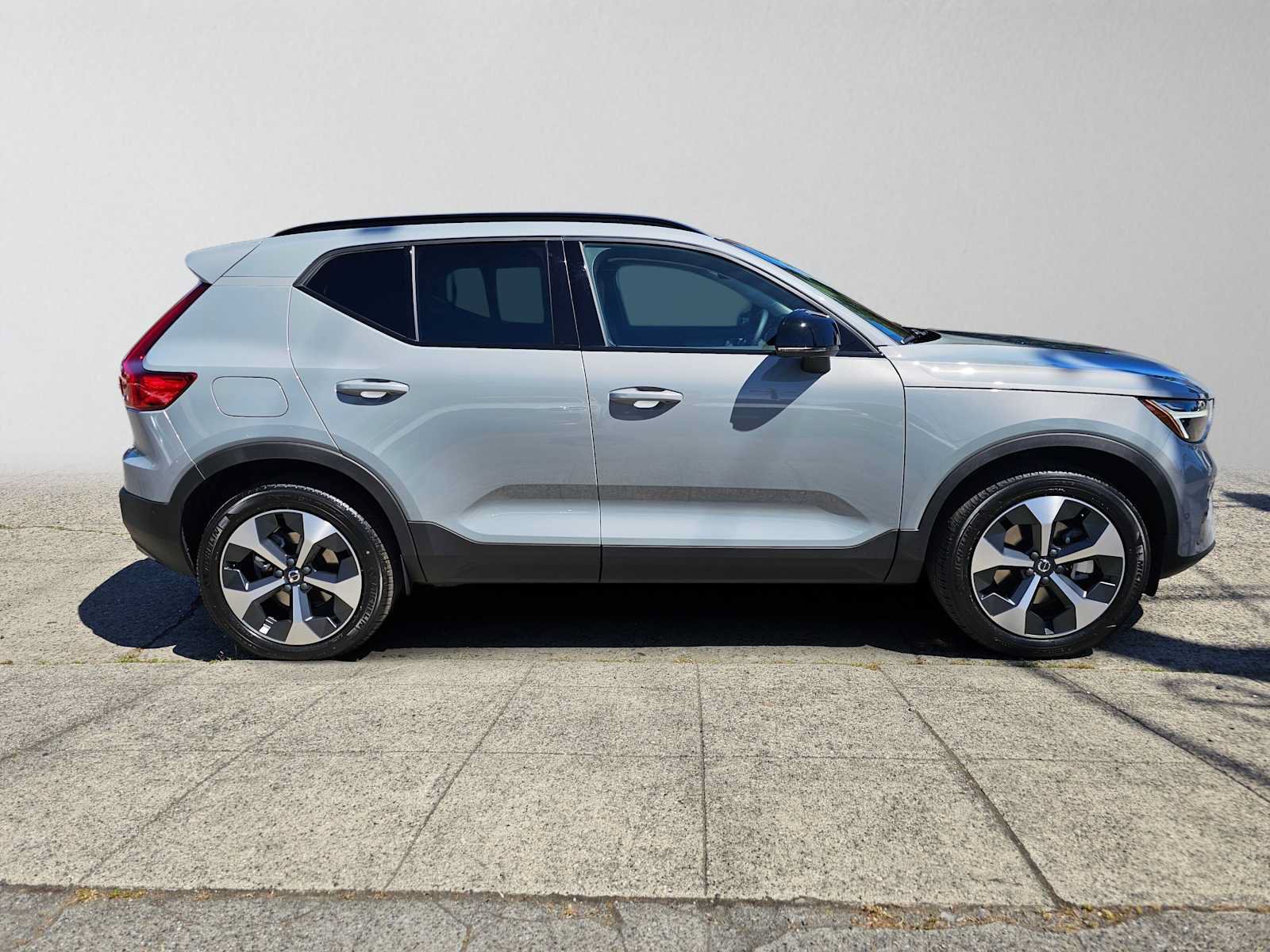 New 2026 Volvo XC40 B5 Plus w/ Protection Package Premier AWD/4WD image 2