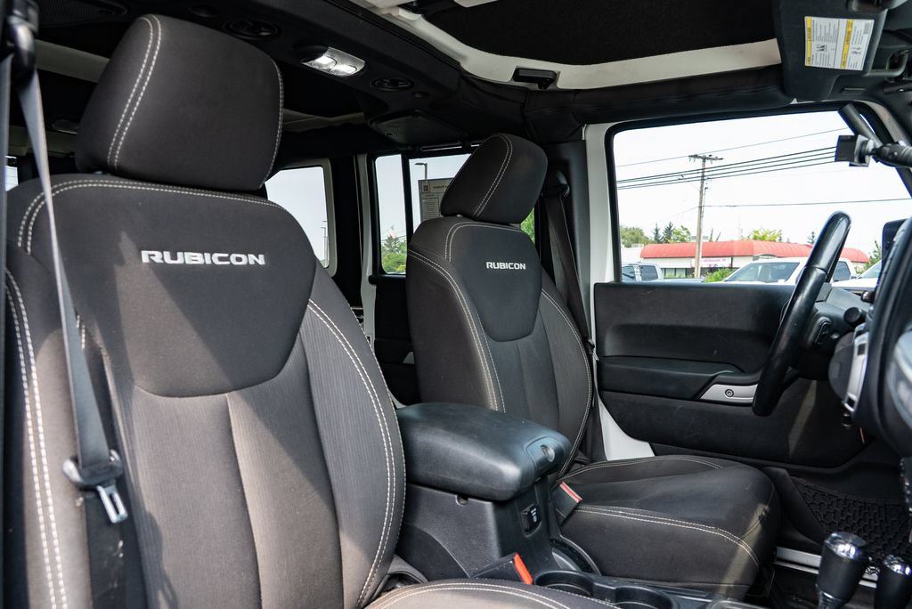 Used 2016 Jeep Wrangler Unlimited Rubicon w/ Connectivity Group AWD/4WD image 29