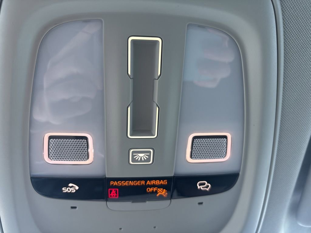 Certified 2024 Volvo XC60 T8 Ultimate w/ Protection Package Premier image 33