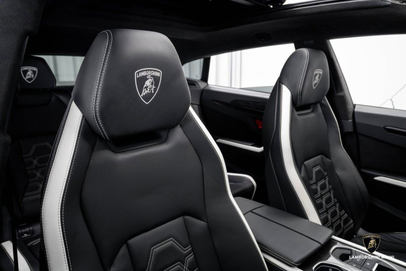 Used 2025 Lamborghini Urus SE image 42