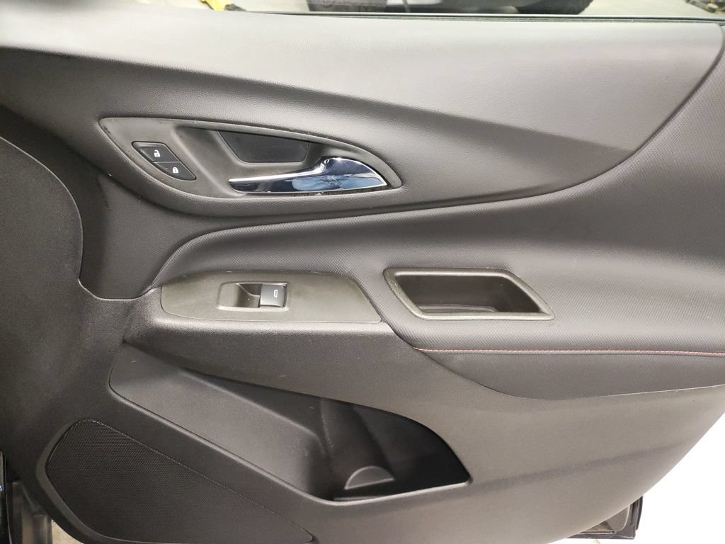 Used 2023 Chevrolet Equinox RS w/ LPO, Floor Liner Package FWD image 10