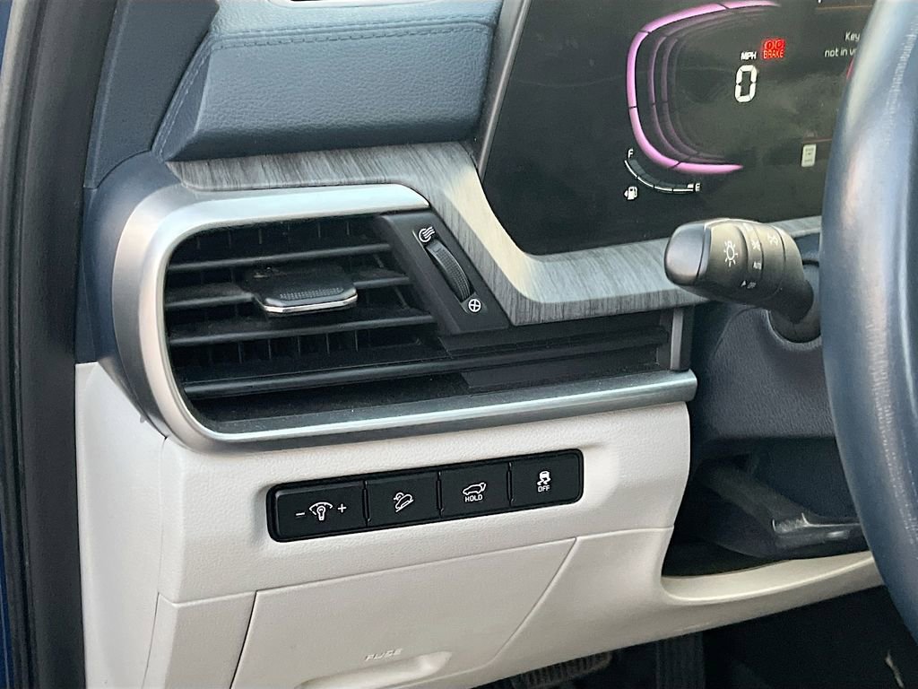 Used 2023 Kia Telluride EX w/ EX Captain's Chair Package FWD image 10