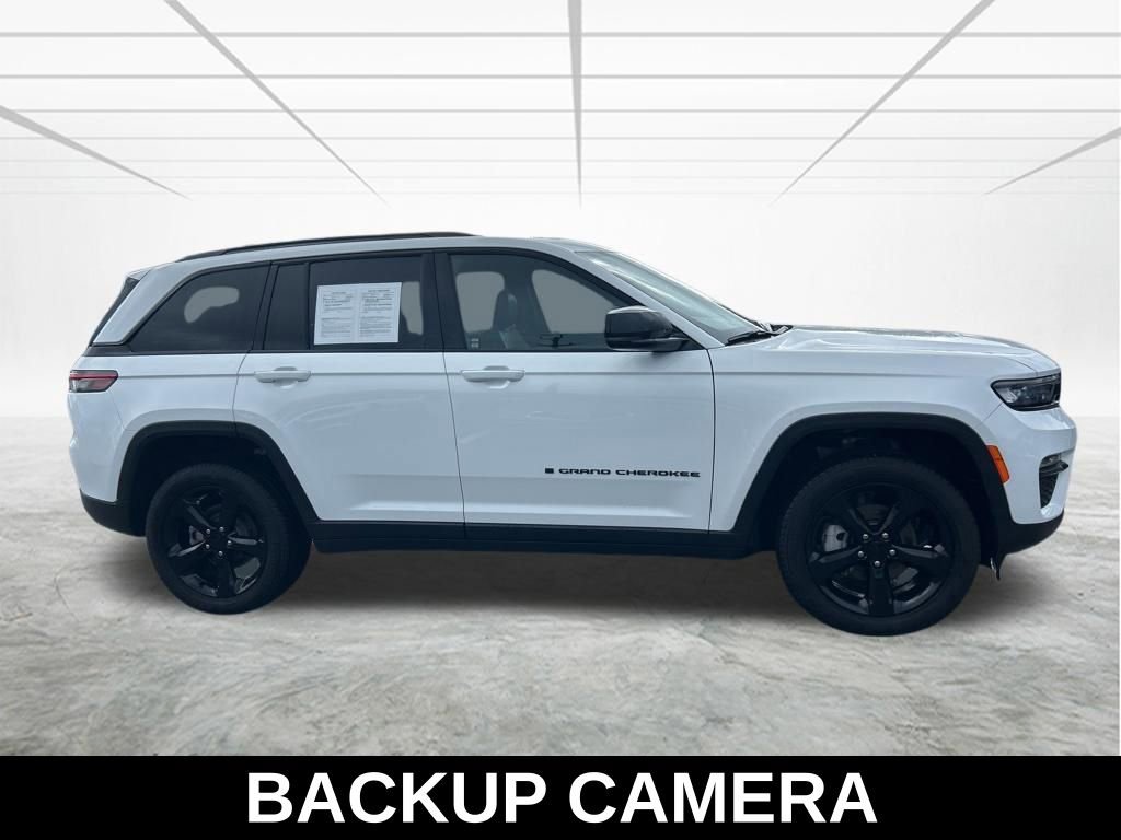 Used 2025 Jeep Grand Cherokee Limited w/ Black Appearance Package RWD image 4