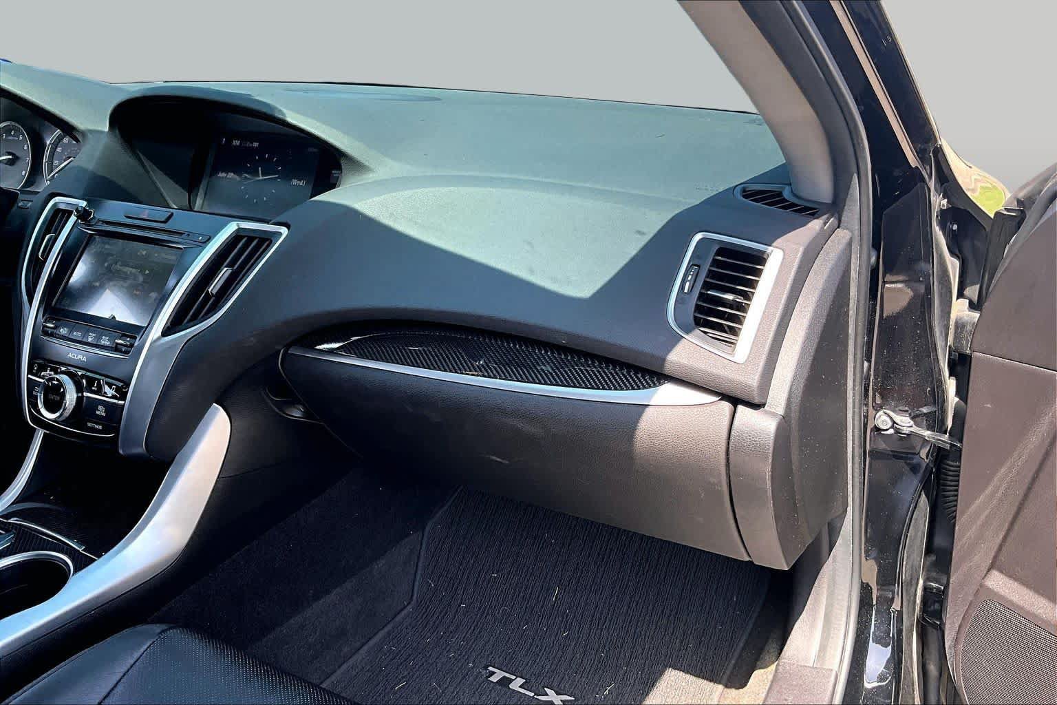 Used 2015 Acura TLX w/ Technology Package FWD image 16