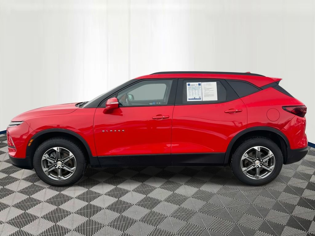 Used 2024 Chevrolet Blazer LT FWD image 2