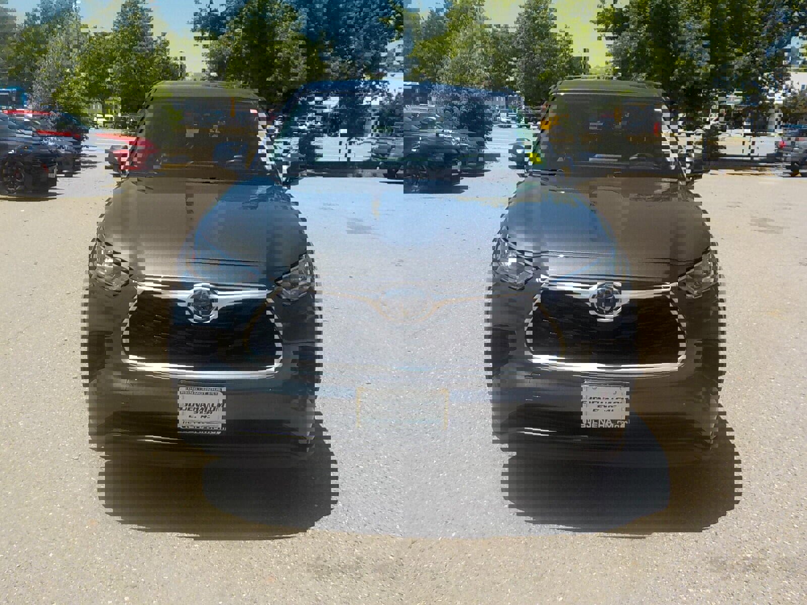 Used 2020 Toyota Highlander L image 2