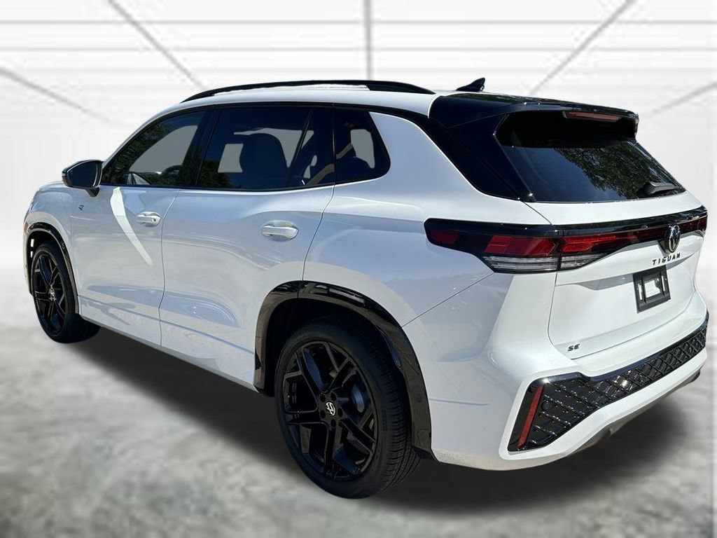 New 2026 Volkswagen Tiguan SE R-Line FWD image 4