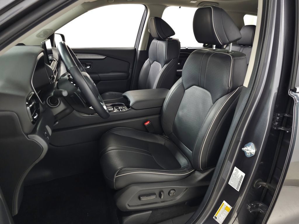 Used 2025 Honda Pilot Elite image 16