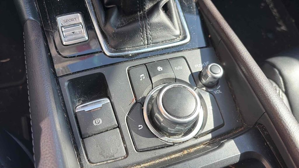 Used 2018 MAZDA MAZDA3 Touring image 12