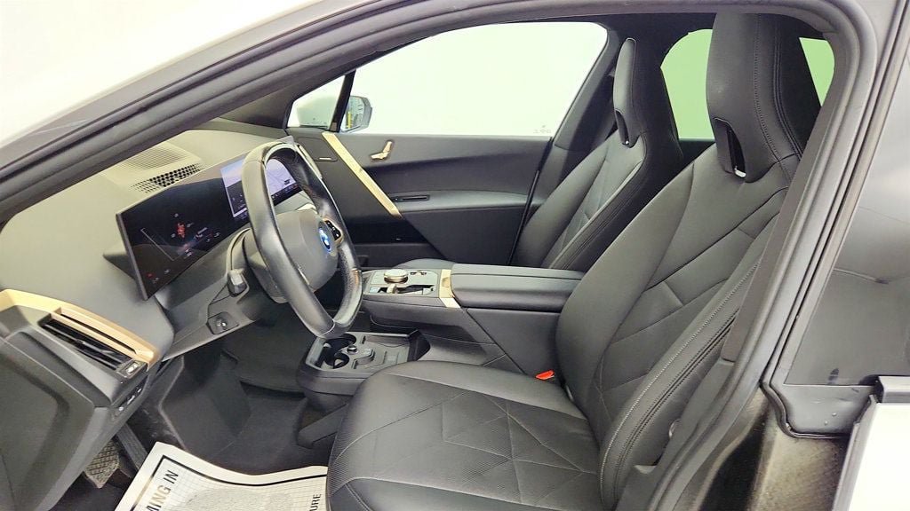 Used 2024 BMW iX xDrive50 w/ Sport Package AWD/4WD image 17