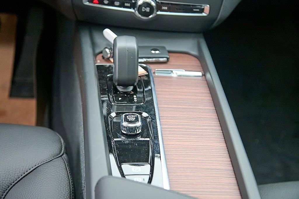 New 2026 Volvo V60 B5 Cross Country Plus w/ Climate Package image 27