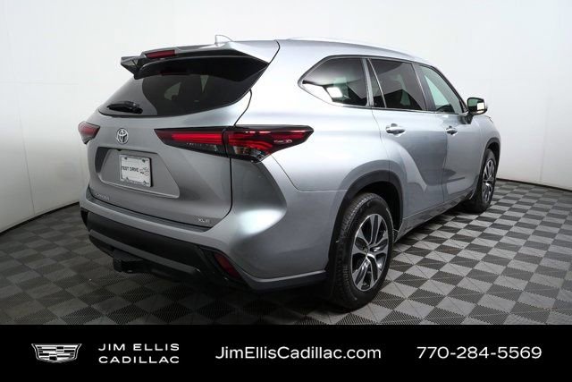 Used 2024 Toyota Highlander XLE image 3