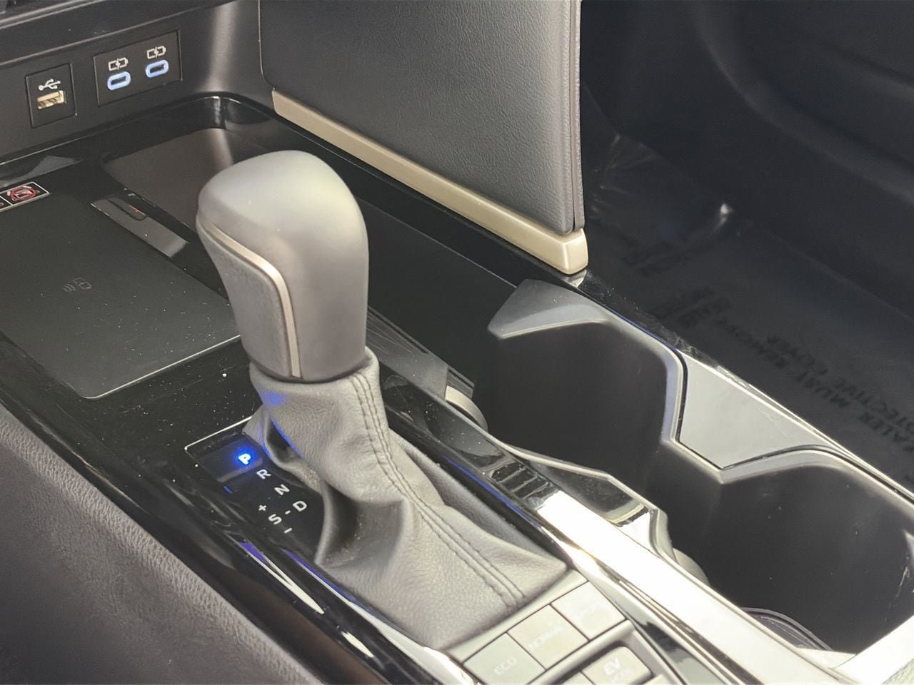 Used 2025 Toyota Camry XSE FWD image 14
