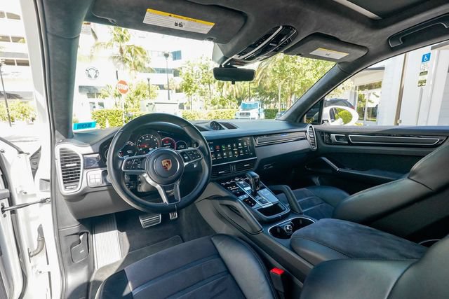 Used 2022 Porsche Cayenne GTS AWD/4WD image 3