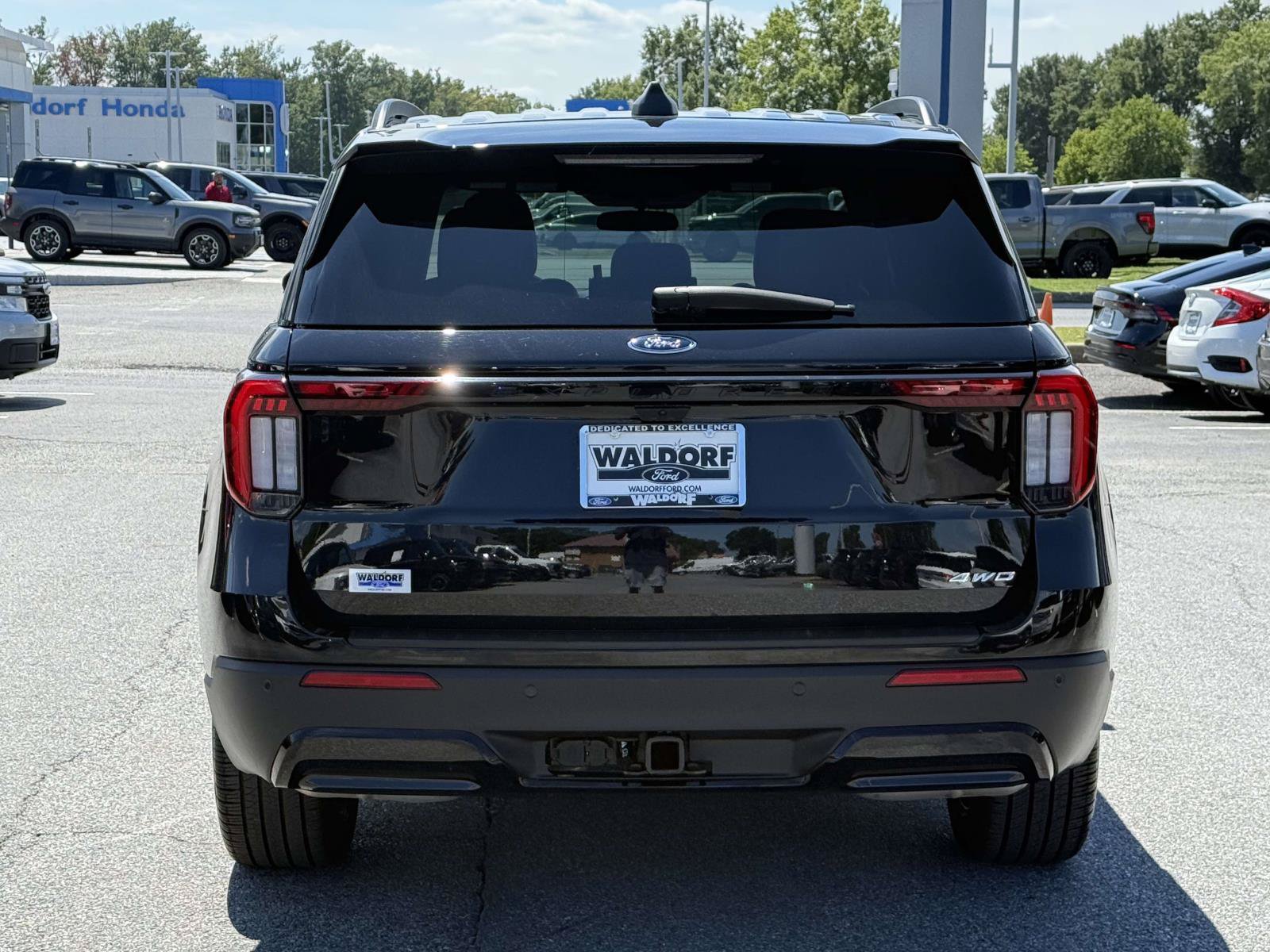Used 2025 Ford Explorer ST-Line w/ ST-Line Street Pack AWD/4WD image 3