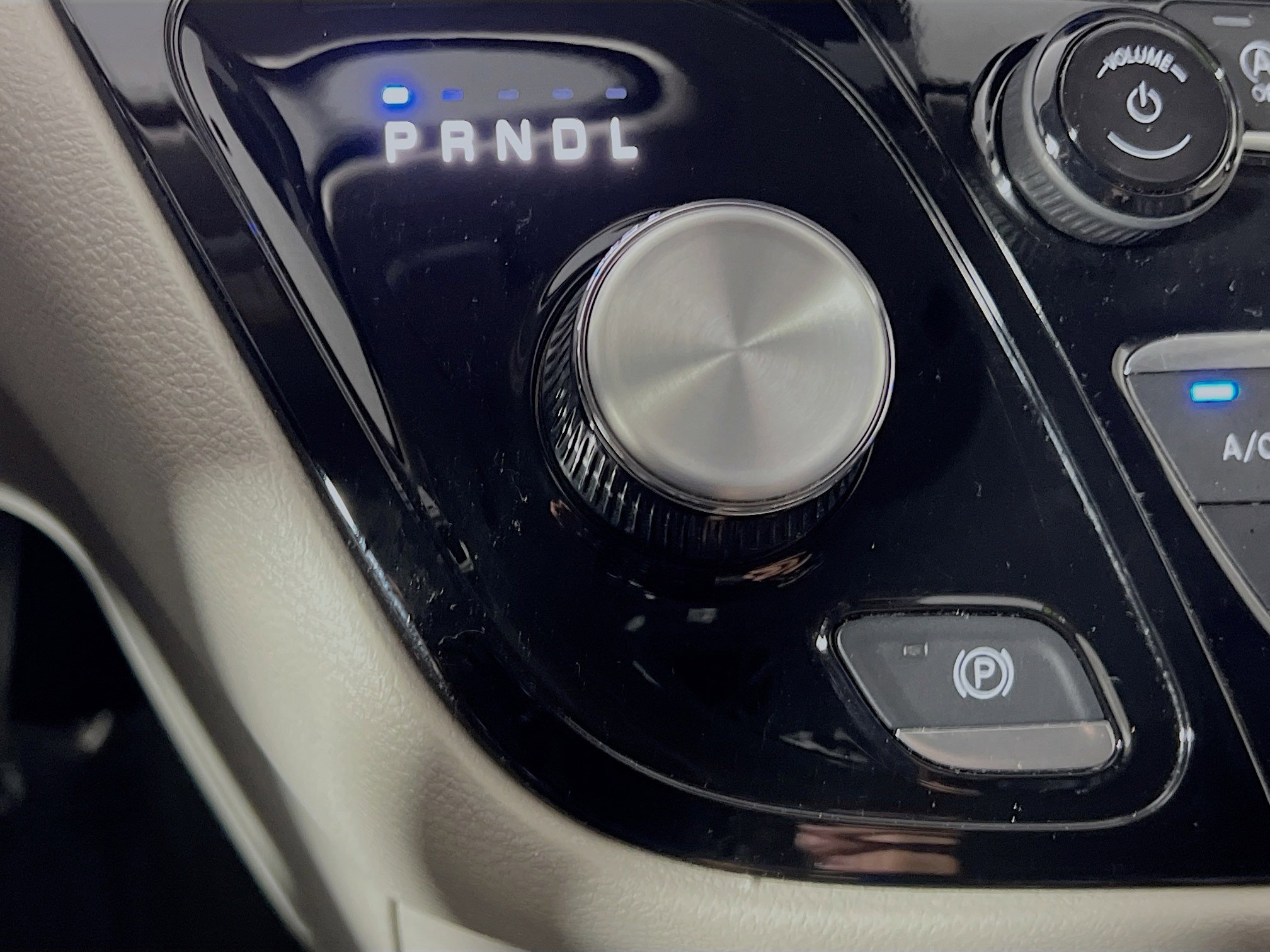 Used 2024 Chrysler Pacifica Touring-L image 24