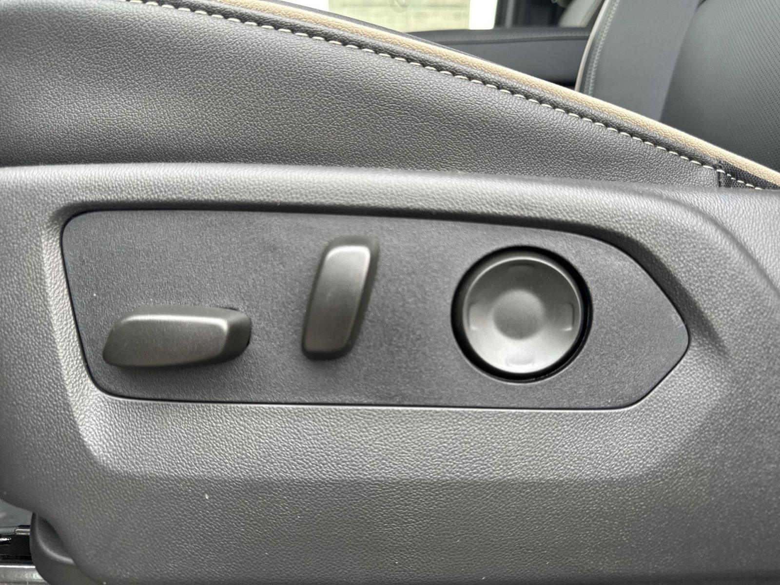 New 2026 GMC Yukon XL Elevation w/ Elevation Premium Package image 14