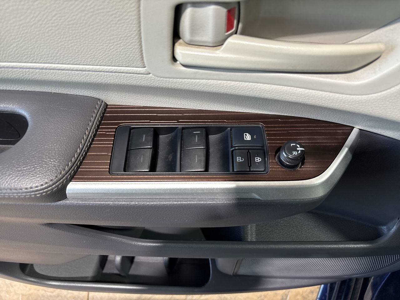Certified 2021 Toyota Sienna LE FWD image 13