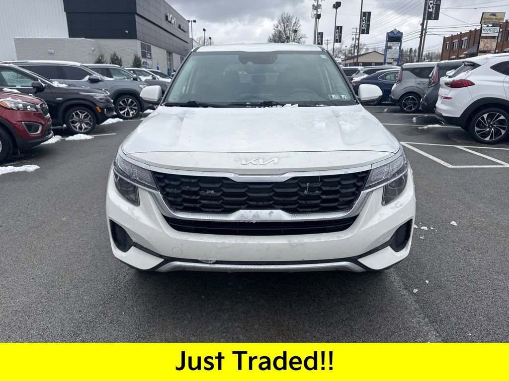 Certified 2023 Kia Seltos LX image 2