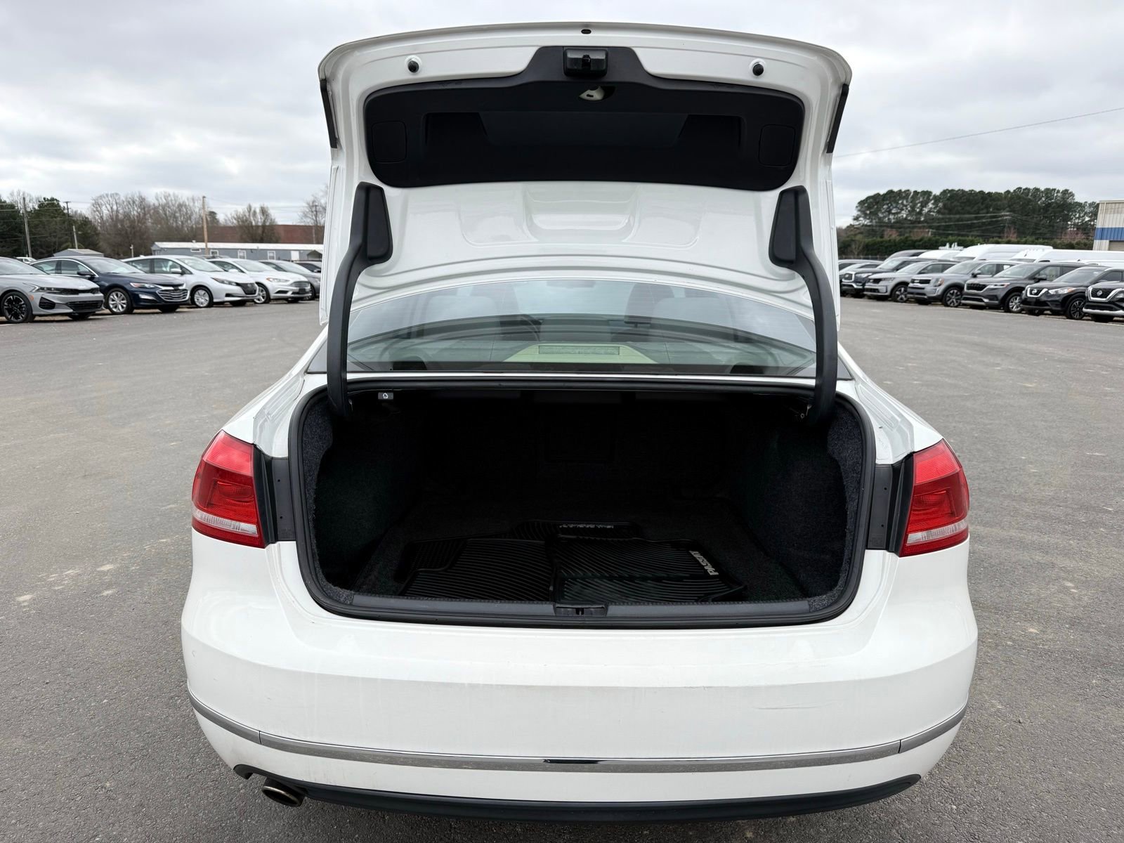 Used 2014 Volkswagen Passat 1.8T SEL Premium image 51