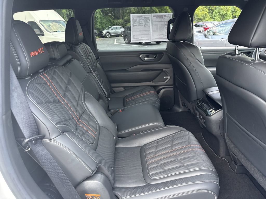 Used 2025 Nissan Armada PRO-4X image 18