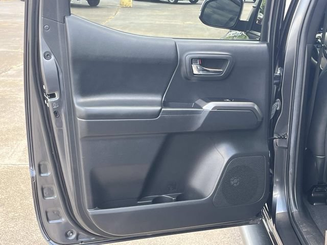 Used 2022 Toyota Tacoma Limited AWD/4WD image 20