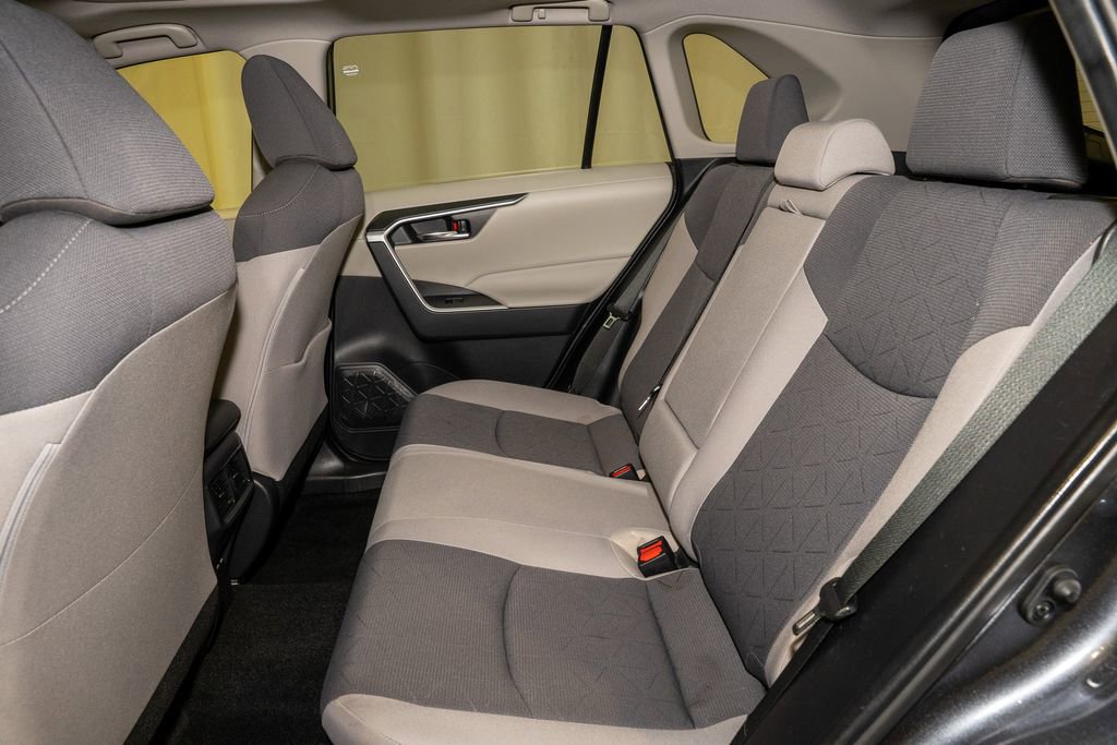 Used 2022 Toyota RAV4 XLE image 8