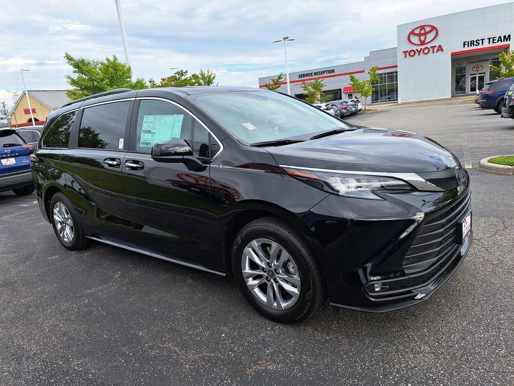 New 2025 Toyota Sienna XLE image 5