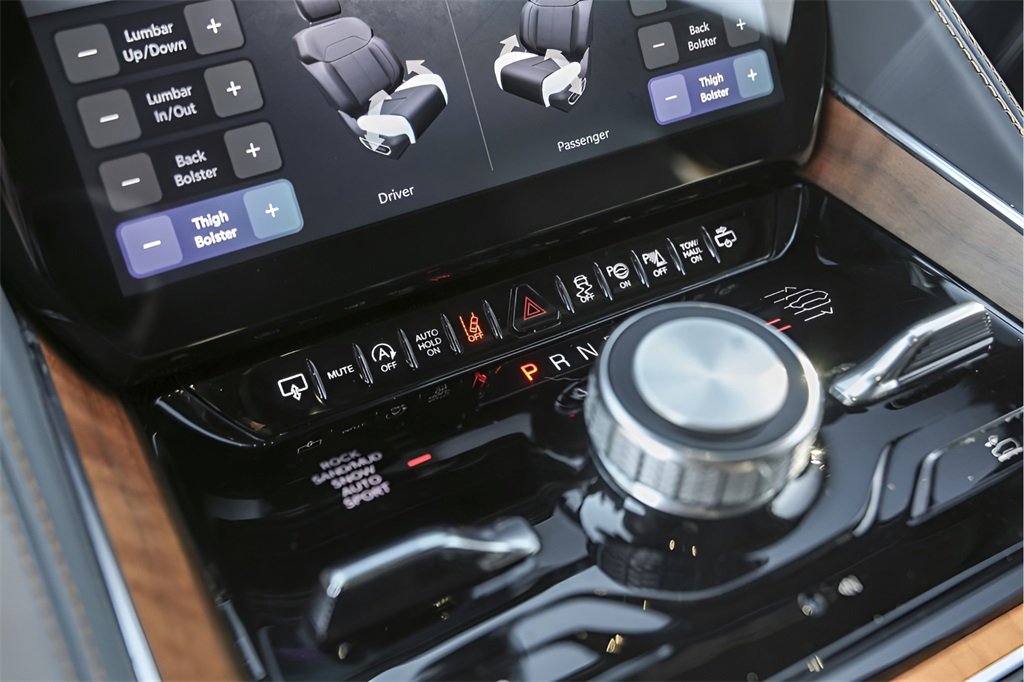 Used 2024 Jeep Grand Wagoneer Series III image 24