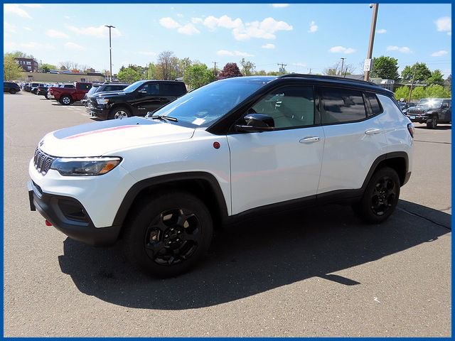 Used 2023 Jeep Compass Trailhawk w/ Trailhawk Elite Group AWD/4WD image 3