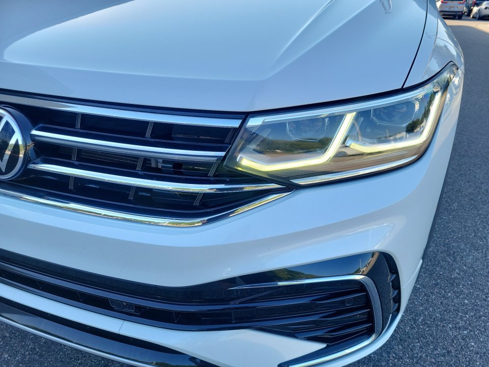 Certified 2022 Volkswagen Tiguan SEL R-Line AWD/4WD image 30