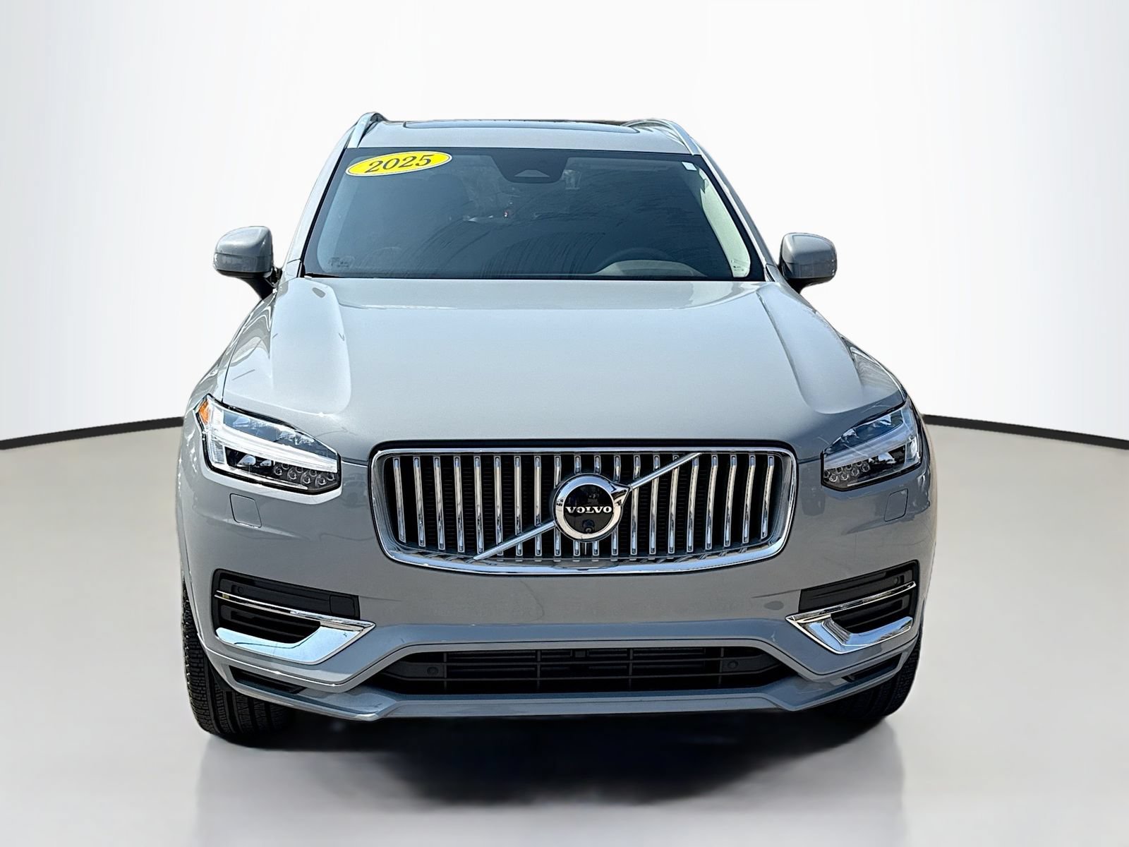 Used 2025 Volvo XC90 T8 Plus w/ Protection Package Premier AWD/4WD image 2