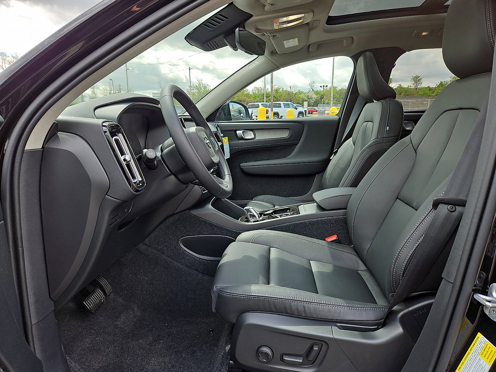 New 2026 Volvo XC40 B5 Plus w/ Climate Package AWD/4WD image 11