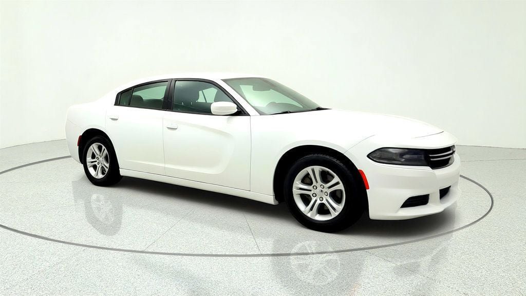 Used 2017 Dodge Charger SE w/ Popular Equipment Group RWD image 3