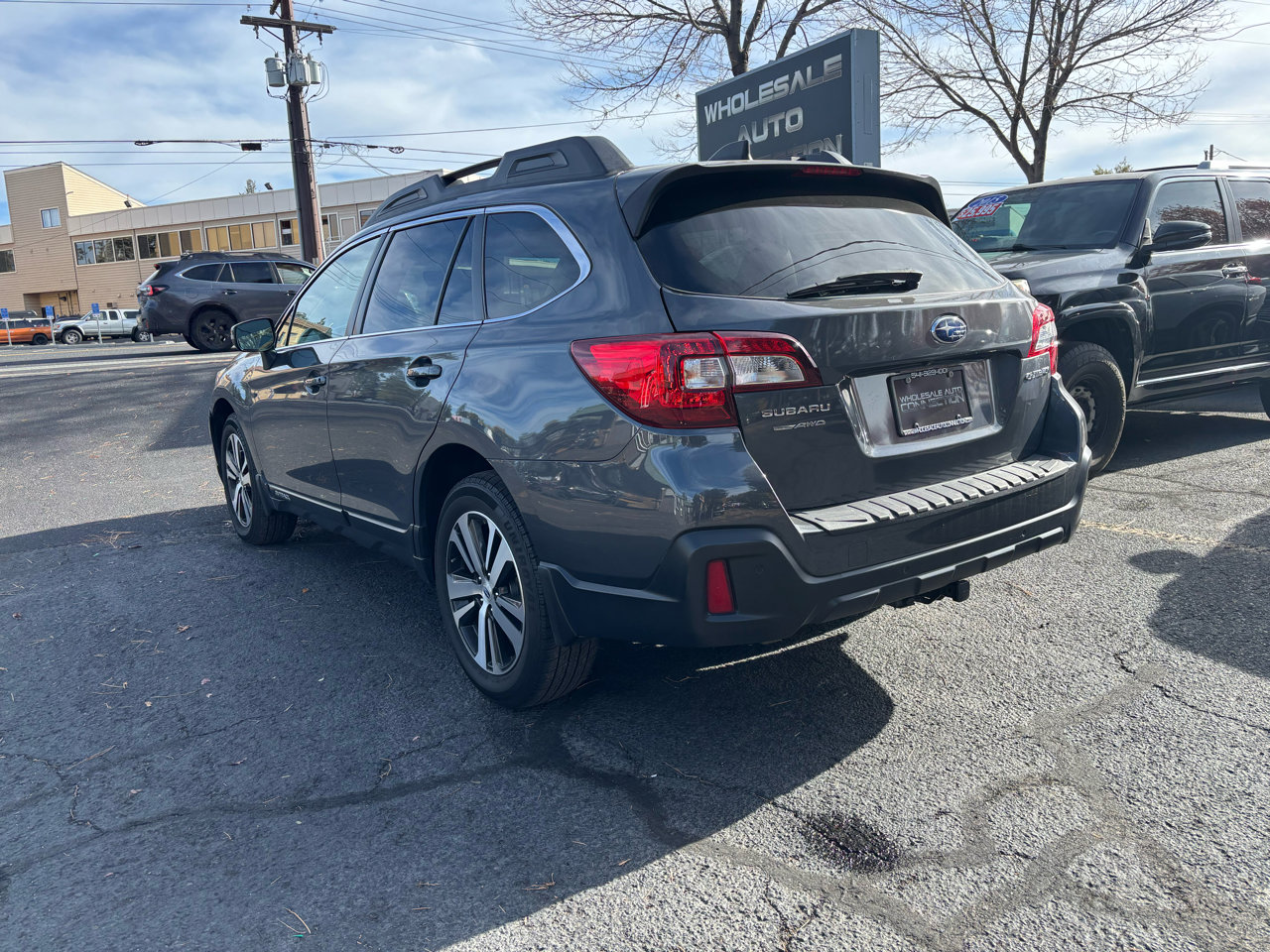 Used 2018 Subaru Outback 2.5i Limited image 3