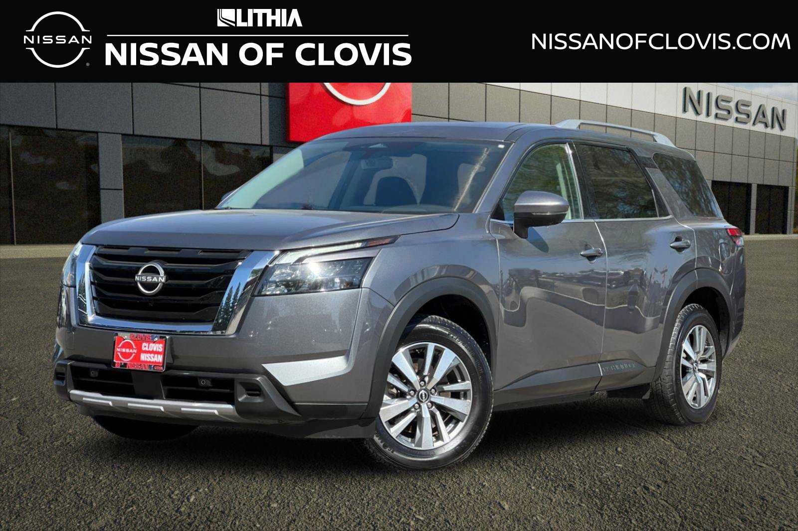Used 2025 Nissan Pathfinder SL FWD image 1