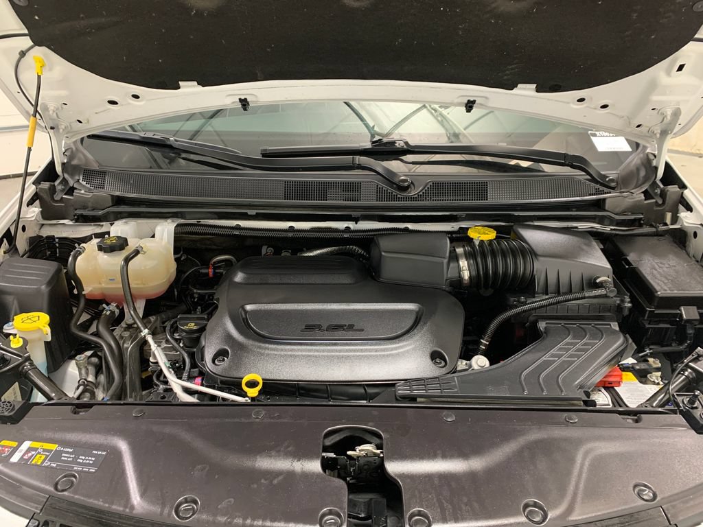 Used 2025 Chrysler Pacifica Limited FWD image 33