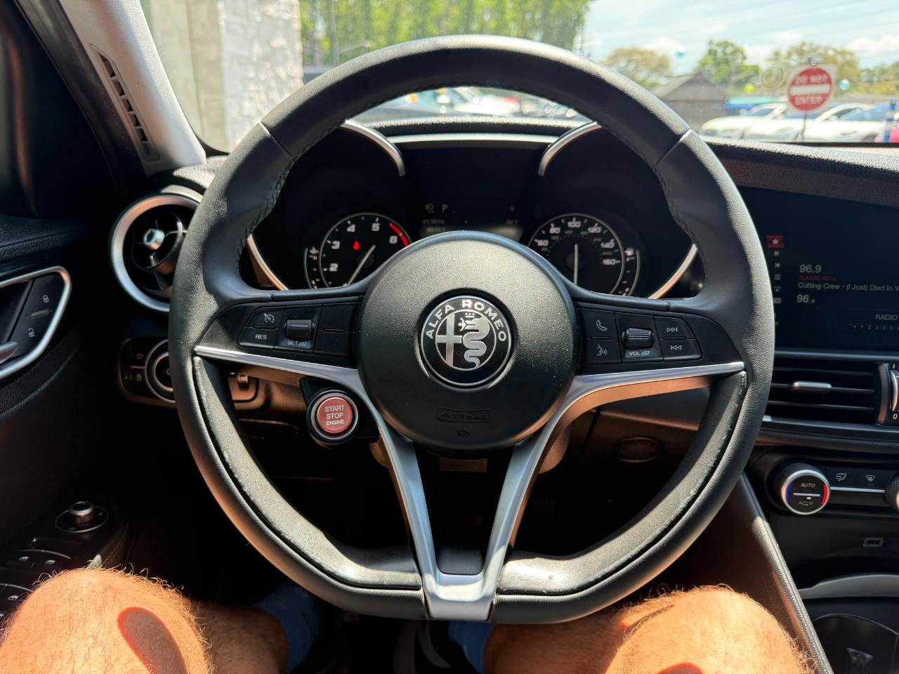 Used 2017 Alfa Romeo Giulia image 28