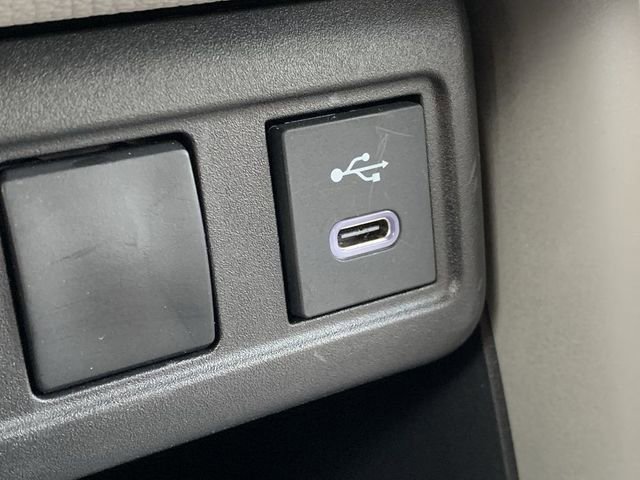 Used 2025 Toyota Corolla Cross L image 27