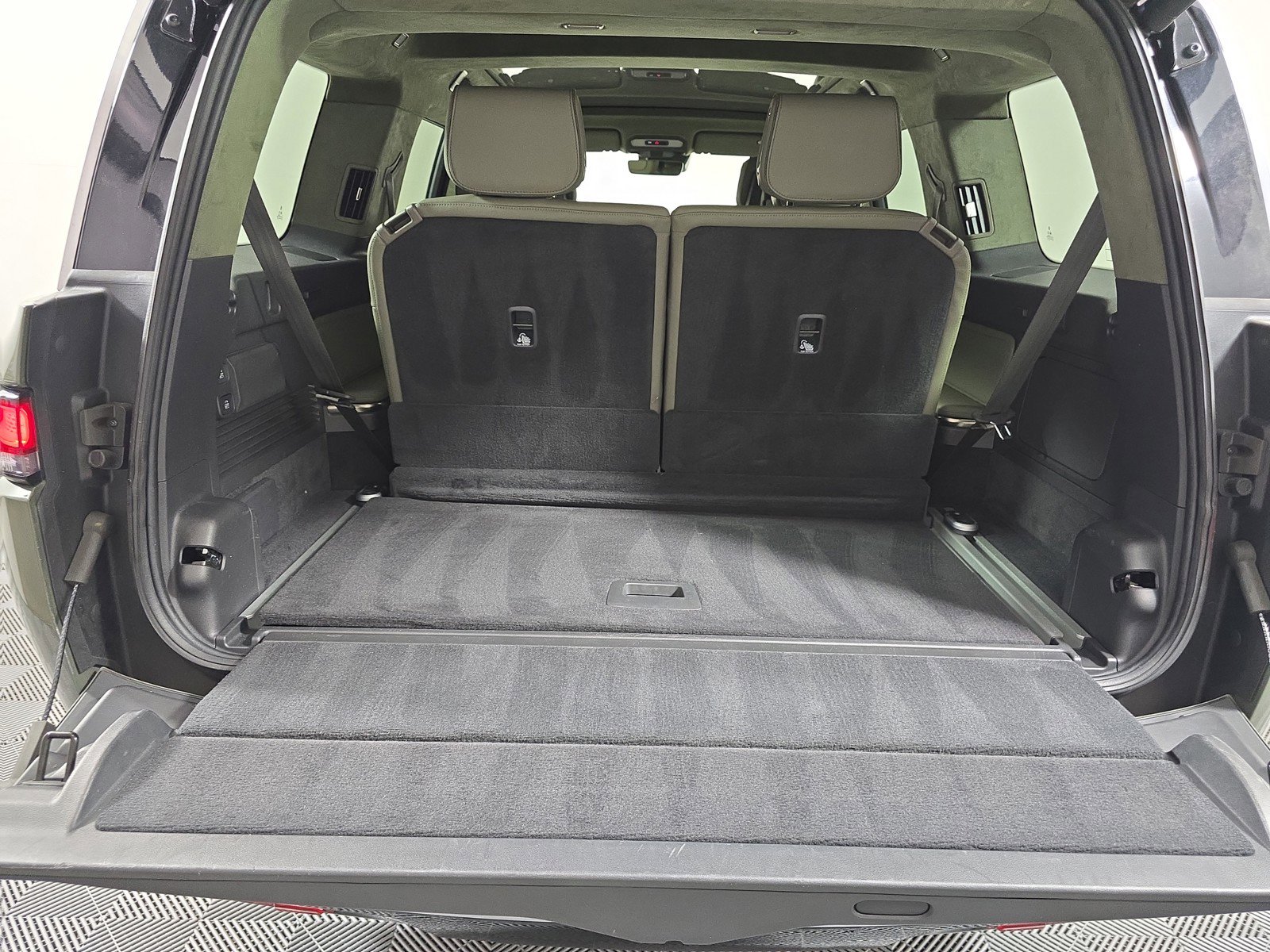 Used 2024 Rivian R1S Launch Edition AWD/4WD image 15