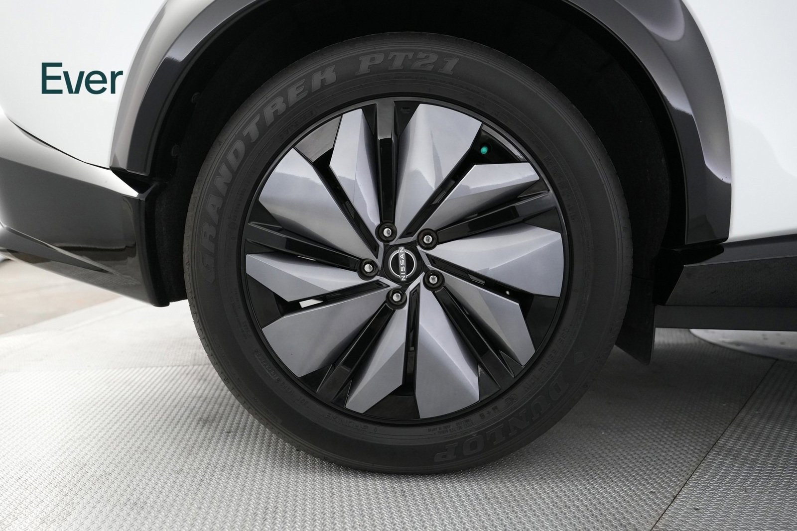 Used 2023 Nissan Ariya AWD image 17