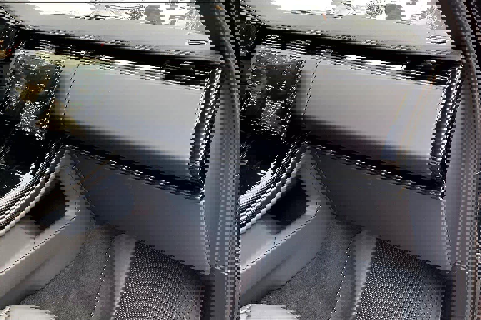 Used 2025 Land Rover Range Rover Sport image 19